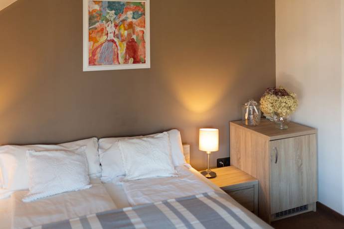 Imagen de la habitación del Hotel Zsanett. Foto 18