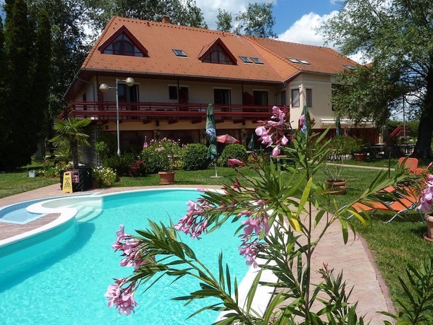 Imagen general del Hotel Zsanett. Foto 1