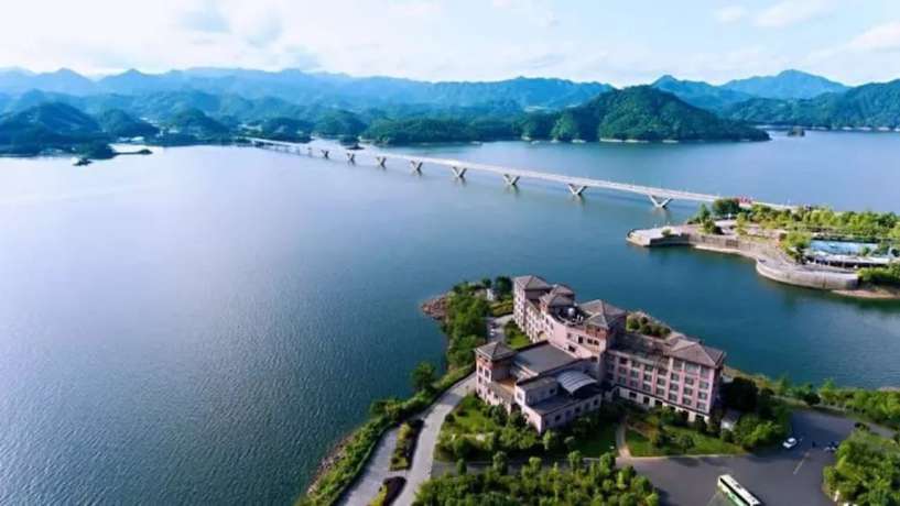 Imagen de los exteriores del Hotel Ztg Mingting Thousand Island Lake. Foto 13