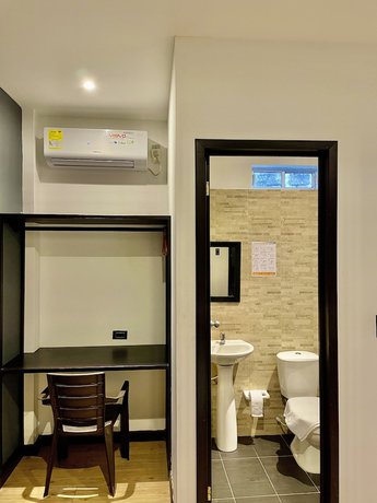 Imagen de la habitación del Hotel Zugi Inn. Foto 9