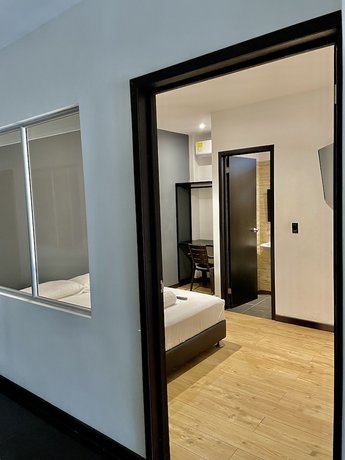 Imagen de la habitación del Hotel Zugi Inn. Foto 13