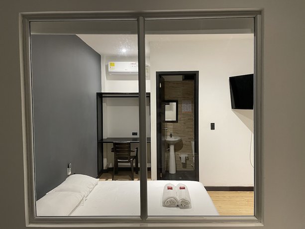 Imagen de la habitación del Hotel Zugi Inn. Foto 17