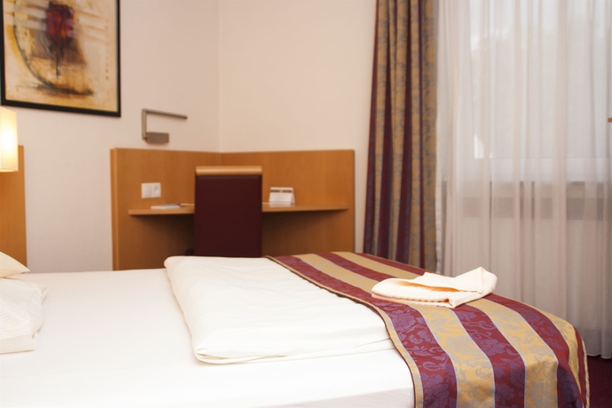 Imagen de la habitación del Hotel Zum Adler. Foto 12