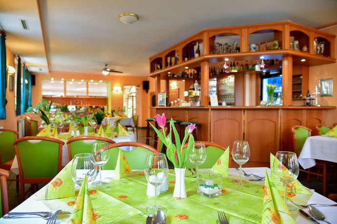 Imagen del bar/restaurante del Hotel Zum Goldenen L&ouml;wen, Cottbus. Foto 2