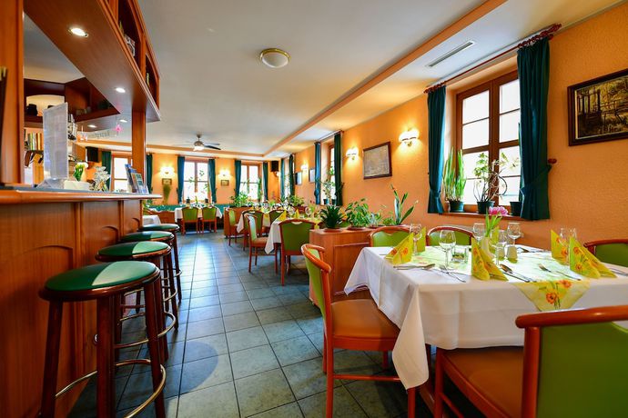 Imagen del bar/restaurante del Hotel Zum Goldenen L&ouml;wen, Cottbus. Foto 5
