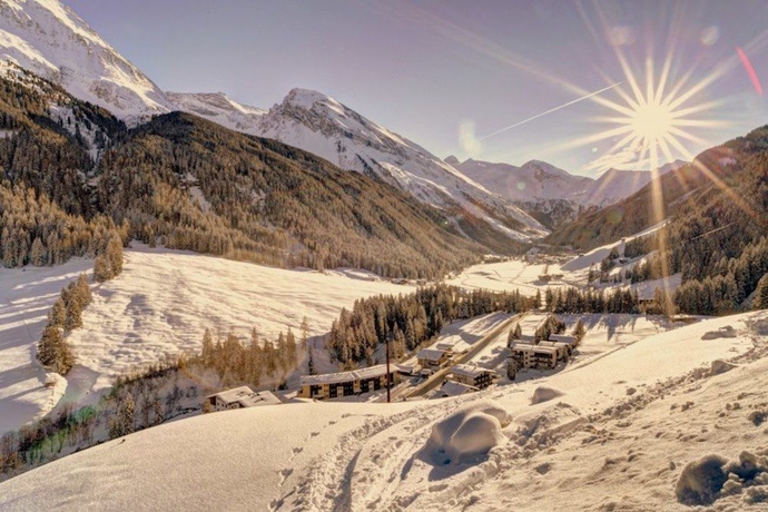 Imagen de los exteriores del Hotel Zum Grünen Tor. Foto 15