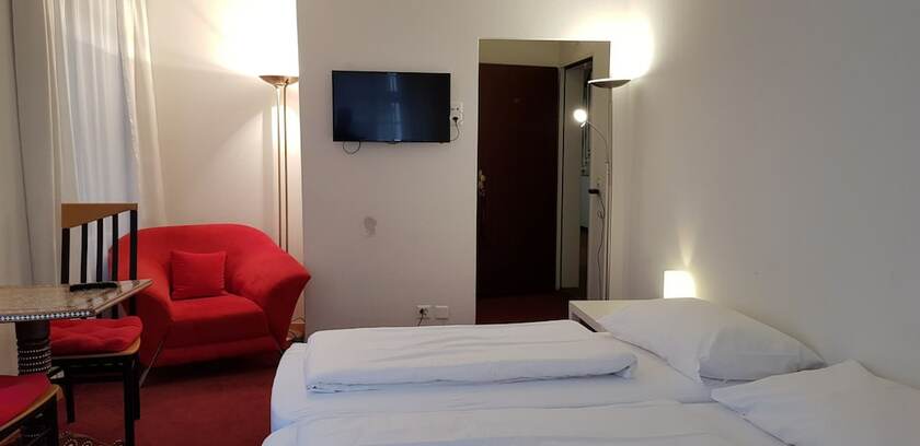 Imagen de la habitación del Hotel Zum Spalenbrunnen, Basilea. Foto 15