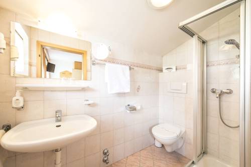 Imagen de la habitación del Hotel Zum Tiroler Adler. Foto 6