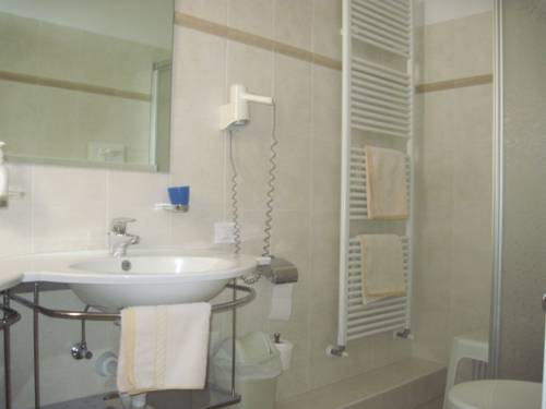 Imagen de la habitación del Hotel Zum Tiroler Adler. Foto 14
