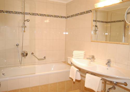 Imagen de la habitación del Hotel Zum Weissen Stein. Foto 3