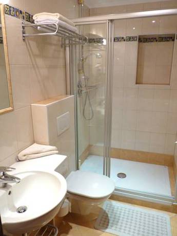 Imagen de la habitación del Hotel Zum Weissen Stein. Foto 16