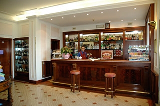 Imagen del bar/restaurante del Hotel Zunica1880. Foto 2