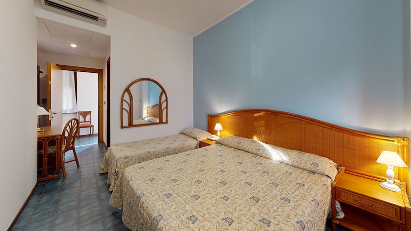Imagen de la habitación del Hotel Zunino, Spotorno. Foto 2