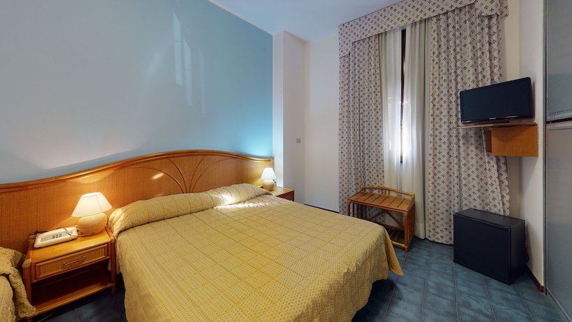 Imagen de la habitación del Hotel Zunino, Spotorno. Foto 8