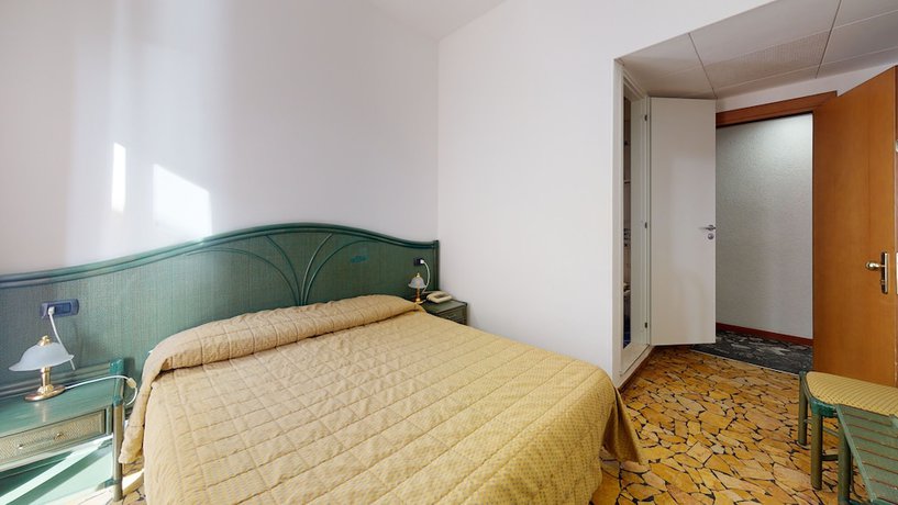 Imagen de la habitación del Hotel Zunino, Spotorno. Foto 18