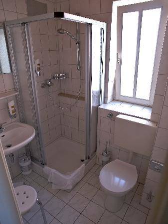 Imagen de la habitación del Hotel Zur Alten Schmiede. Foto 13