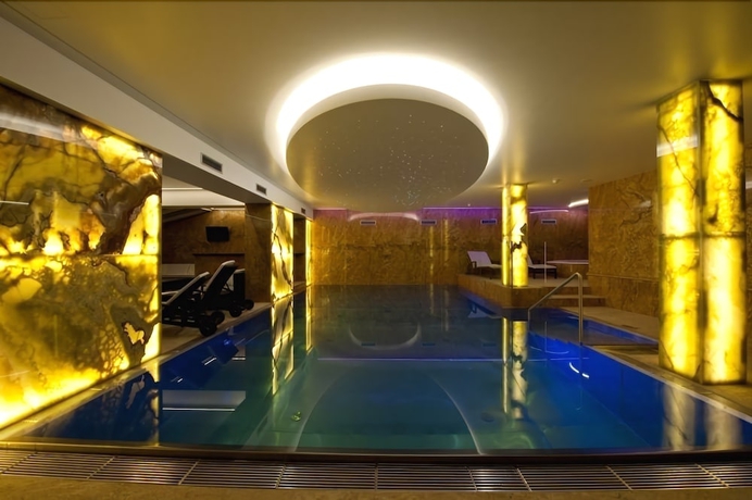 Imagen de la piscina del Hotel Zur Burg, Kaprun. Foto 12