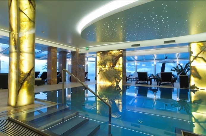 Imagen de la piscina del Hotel Zur Burg, Kaprun. Foto 13