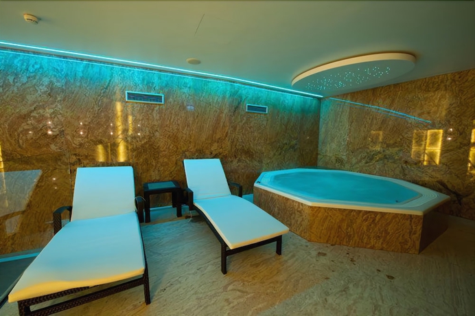 Imagen de la piscina del Hotel Zur Burg, Kaprun. Foto 14