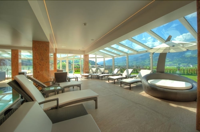 Imagen de la piscina del Hotel Zur Burg, Kaprun. Foto 17