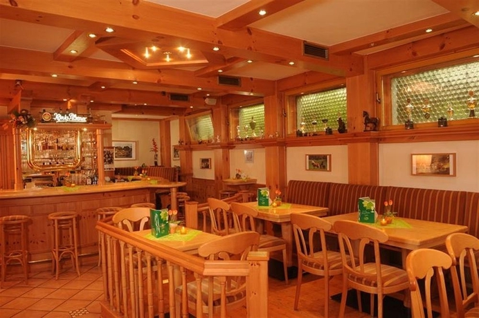 Imagen del bar/restaurante del Hotel Zur Burg Sternberg. Foto 1
