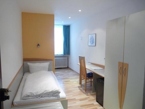 Imagen de la habitación del Hotel Zur Krone, Hamel&iacute;n. Foto 8