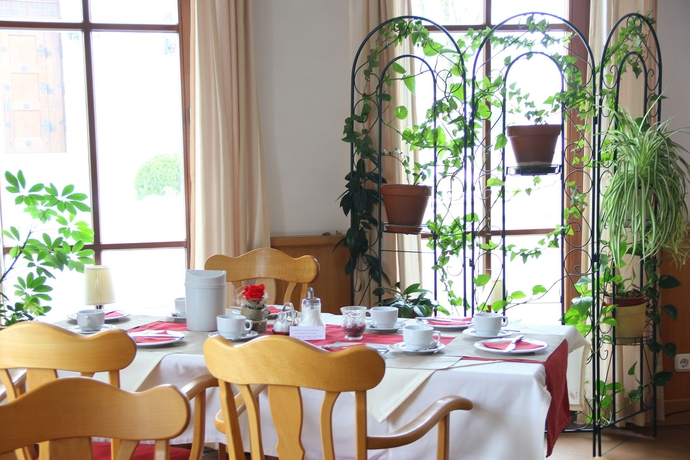 Imagen del bar/restaurante del Hotel Zur Linde, Ebersberg. Foto 2
