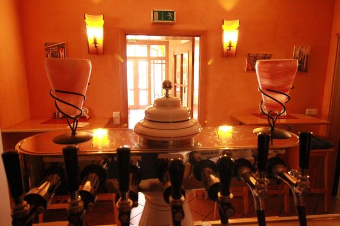 Imagen del bar/restaurante del Hotel Zur Linde, Ebersberg. Foto 4