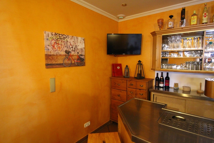 Imagen del bar/restaurante del Hotel Zur Linde, Ebersberg. Foto 6