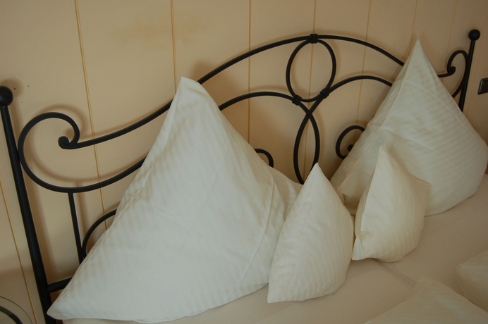 Imagen de la habitación del Hotel Zur Linde, Hanau. Foto 8