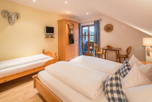 Imagen de la habitación del Hotel Zur Sch&ouml;nen Aussicht garni. Foto 7
