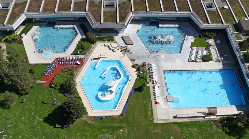 Imagen de la piscina del Hotel Zur Therme Swiss Quality. Foto 15