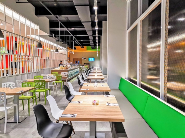 Imagen del bar/restaurante del Hotel Zuri Express Banjarmasin - Chse Certified. Foto 2