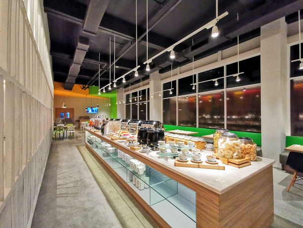 Imagen del bar/restaurante del Hotel Zuri Express Banjarmasin - Chse Certified. Foto 3