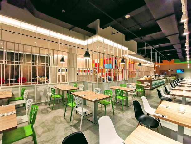 Imagen del bar/restaurante del Hotel Zuri Express Banjarmasin - Chse Certified. Foto 5