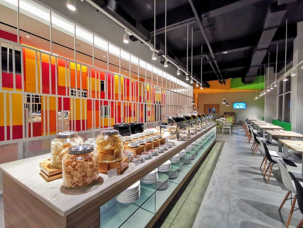 Imagen del bar/restaurante del Hotel Zuri Express Banjarmasin - Chse Certified. Foto 6