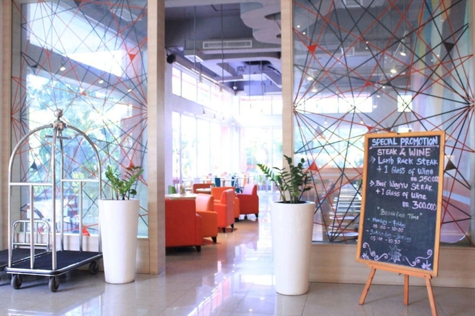 Imagen de los interiores del Hotel Zuri Express Lippo Cikarang. Foto 19