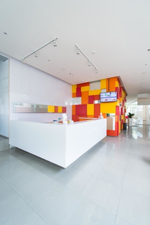 Imagen de los interiores del Hotel Zuri Express Mangga Dua. Foto 10