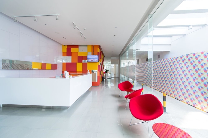 Imagen de los interiores del Hotel Zuri Express Mangga Dua. Foto 11