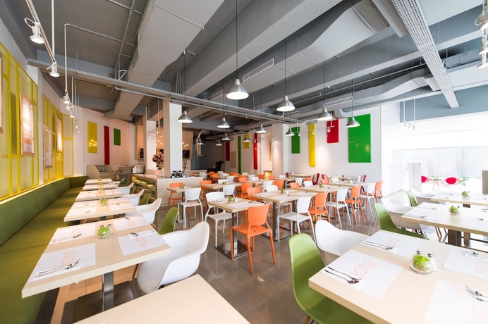 Imagen del bar/restaurante del Hotel Zuri Express Mangga Dua. Foto 3