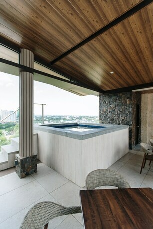 Imagen de la piscina del Hotel Zuri. Foto 26