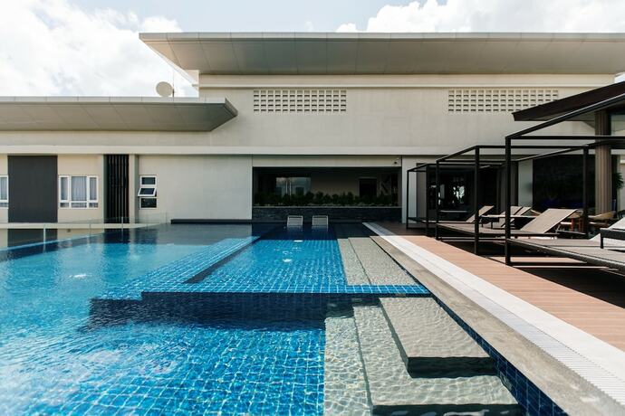 Imagen de la piscina del Hotel Zuri. Foto 30