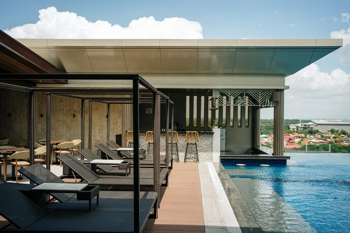 Imagen de la piscina del Hotel Zuri. Foto 31