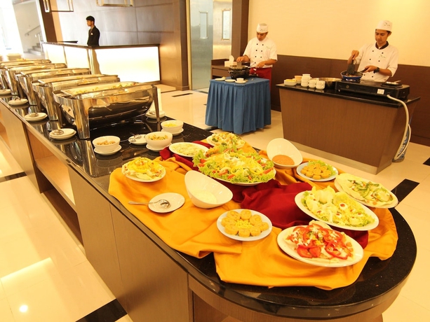 Imagen del bar/restaurante del Hotel Zuri Resort Cipanas. Foto 3