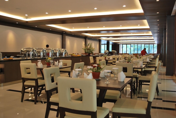 Imagen del bar/restaurante del Hotel Zuri Resort Cipanas. Foto 4