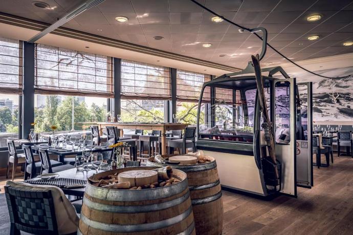 Imagen del bar/restaurante del Hotel Zurich Marriott. Foto 4