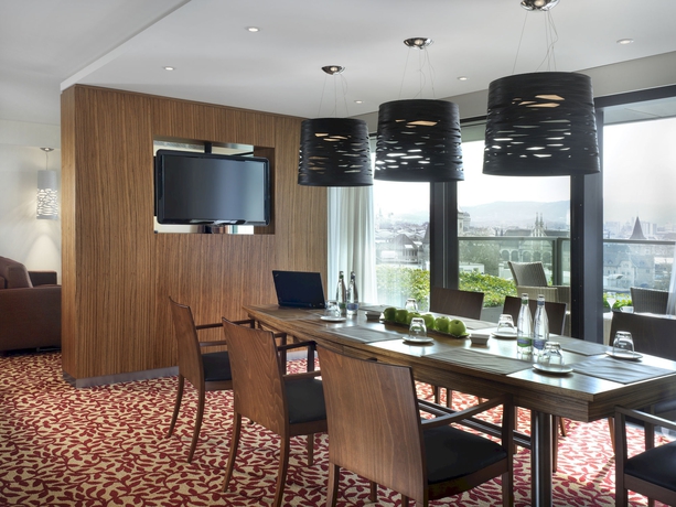 Imagen de los interiores del Hotel Zurich Marriott. Foto 15