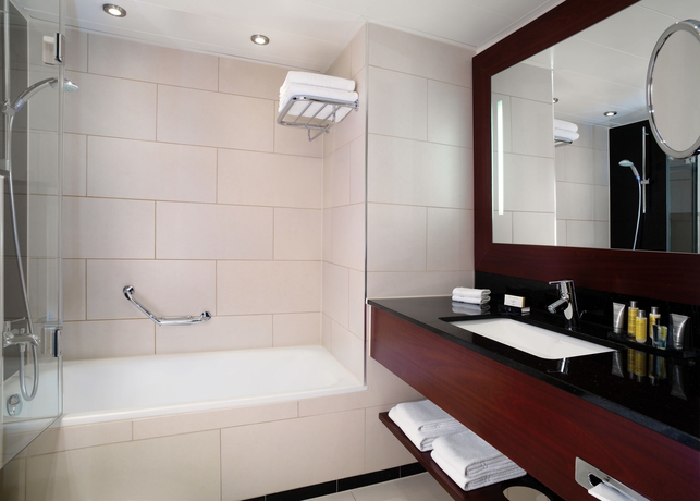 Imagen de la habitación del Hotel Zurich Marriott. Foto 9