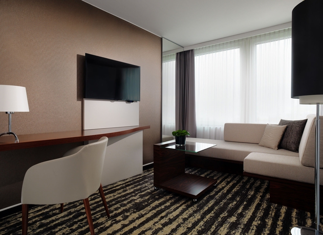 Imagen de la habitación del Hotel Zurich Marriott. Foto 11