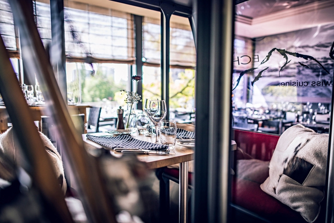 Imagen del bar/restaurante del Hotel Zurich Marriott. Foto 6